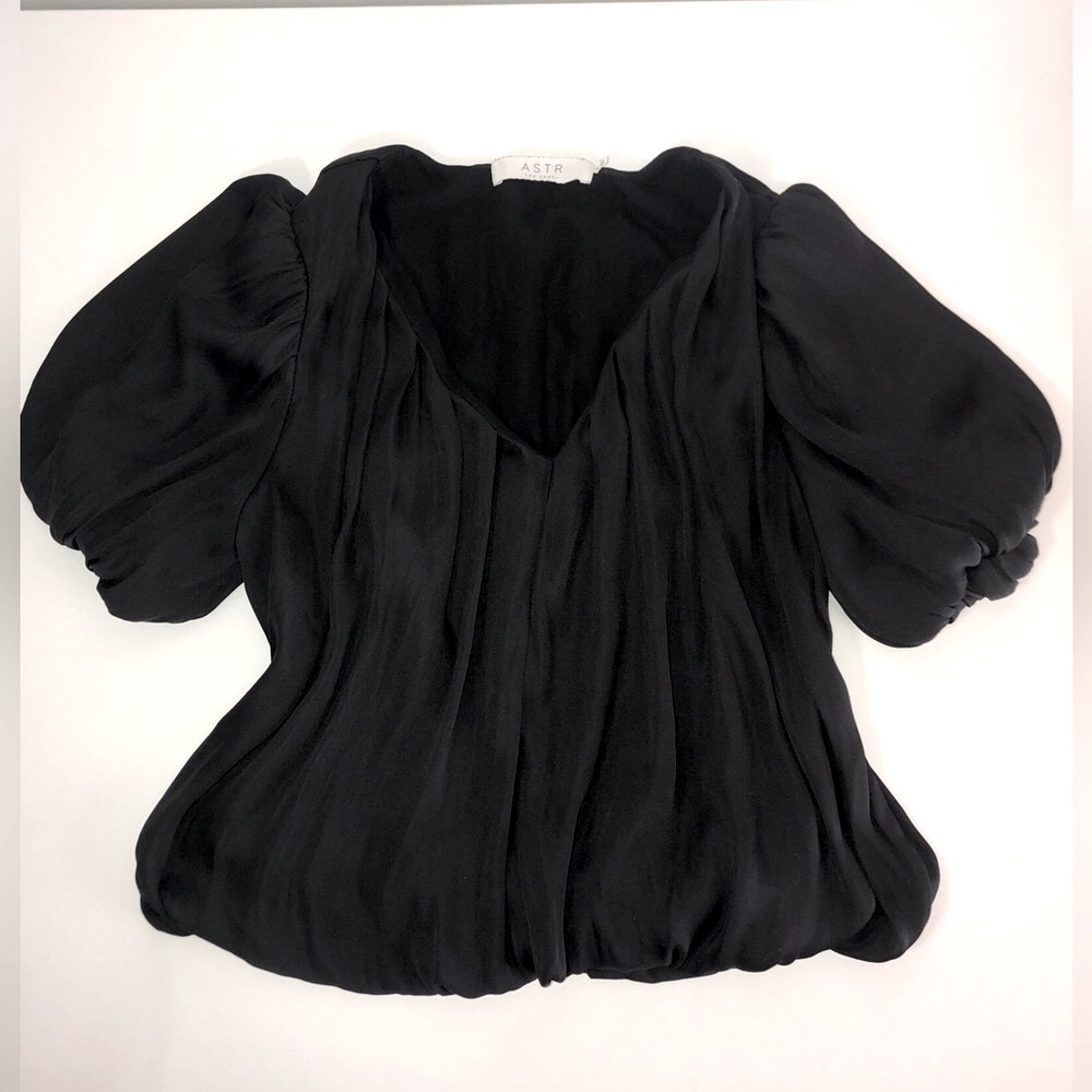 ASTR The Label Bubble Hem Black Top Size Small